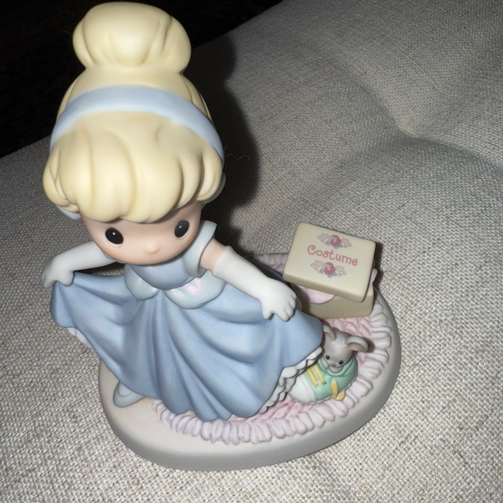 Disney Precious Moments- A Dream Is A Wish Your Heart Makes - Picture 3 of 7